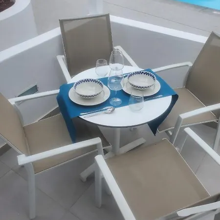 Atlantic View 2b 2 Bedroom Ground Floor, Complex Featured On A Place In The Sun Lejlighed *