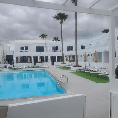 Atlantic View 2b 2 Bedroom Ground Floor, Complex Featured On A Place In The Sun * Puerto del Carmen (Lanzarote)